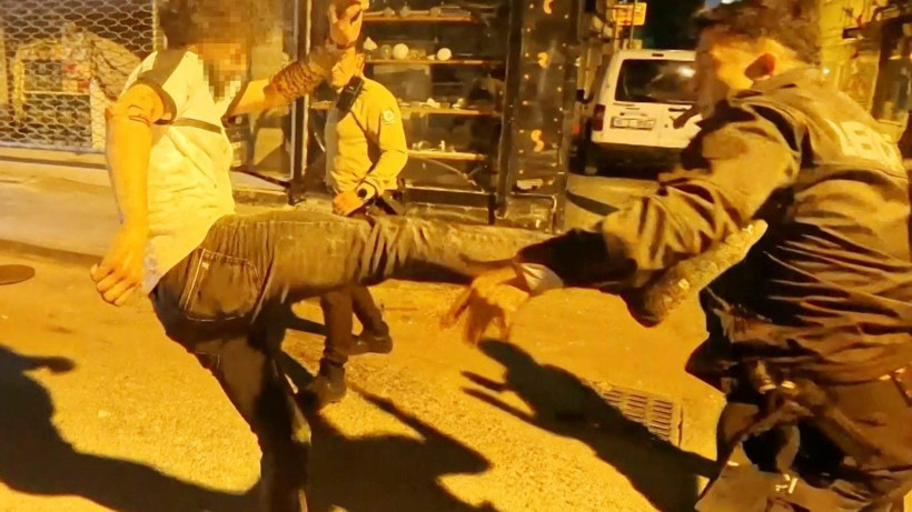 Bıçaklı saldırıda 2’si polis 4 yaralı - Resim: 3