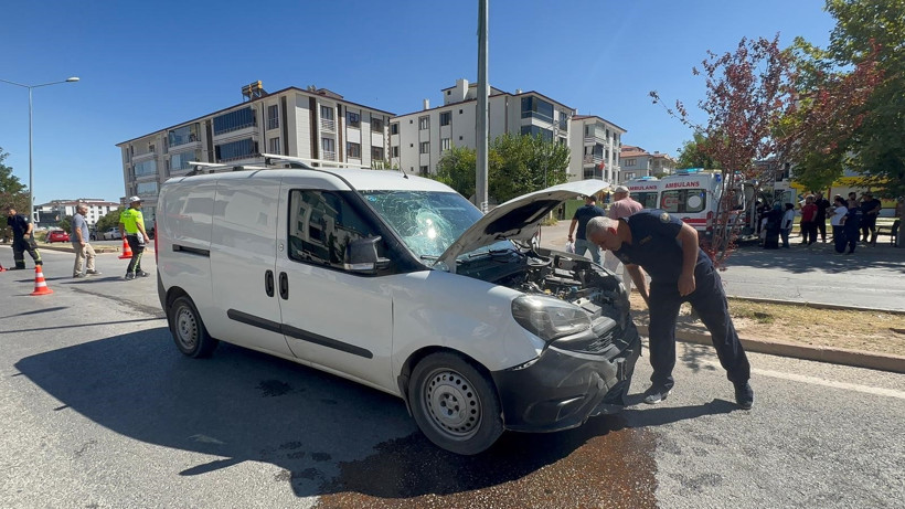 Elazığ’da otomobil ile hafif ticari araç çarpıştı: 2 yaralı - Resim : 1