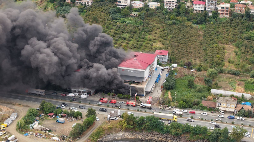 Dumanlar gökyüzünü kapladı, trafik tek şeride düşürüldü - Resim: 2