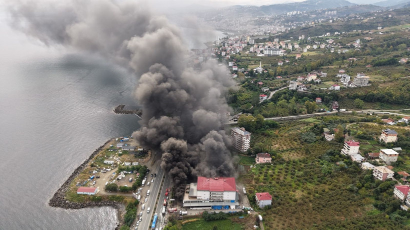 Dumanlar gökyüzünü kapladı, trafik tek şeride düşürüldü - Resim: 4
