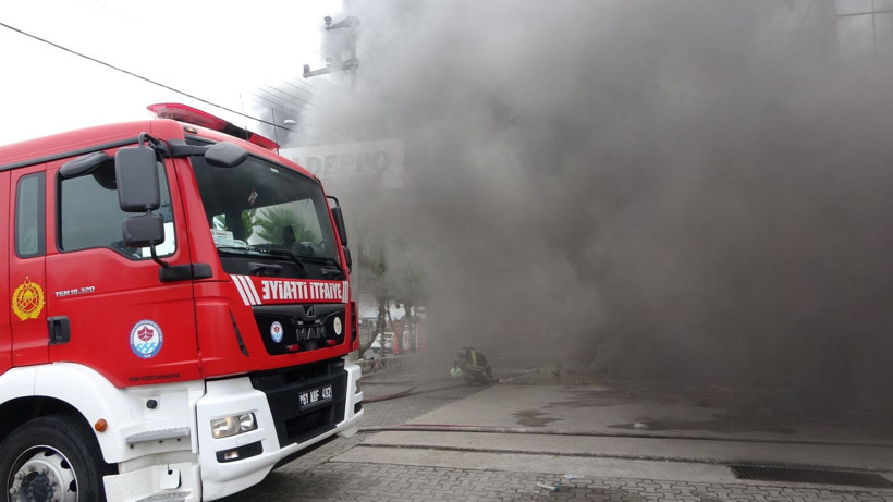 Dumanlar gökyüzünü kapladı, trafik tek şeride düşürüldü - Resim: 7