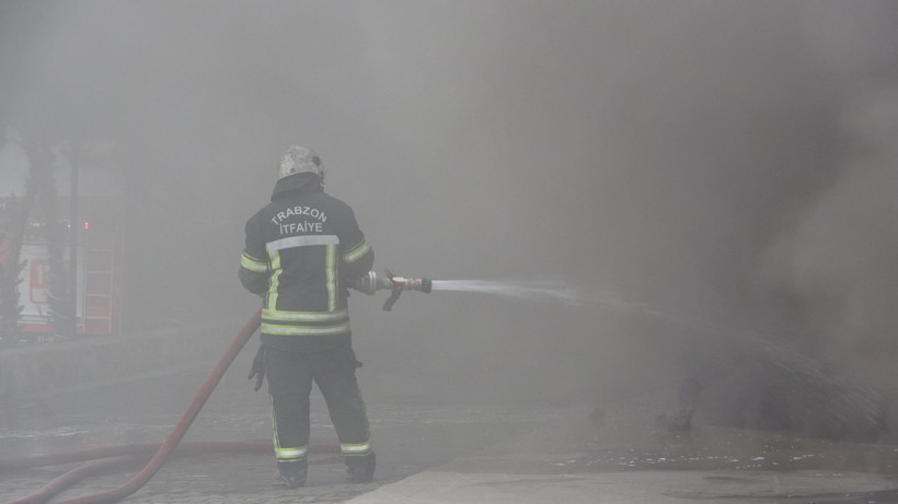 Dumanlar gökyüzünü kapladı, trafik tek şeride düşürüldü - Resim: 8