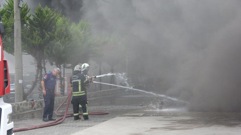 Dumanlar gökyüzünü kapladı, trafik tek şeride düşürüldü - Resim: 9
