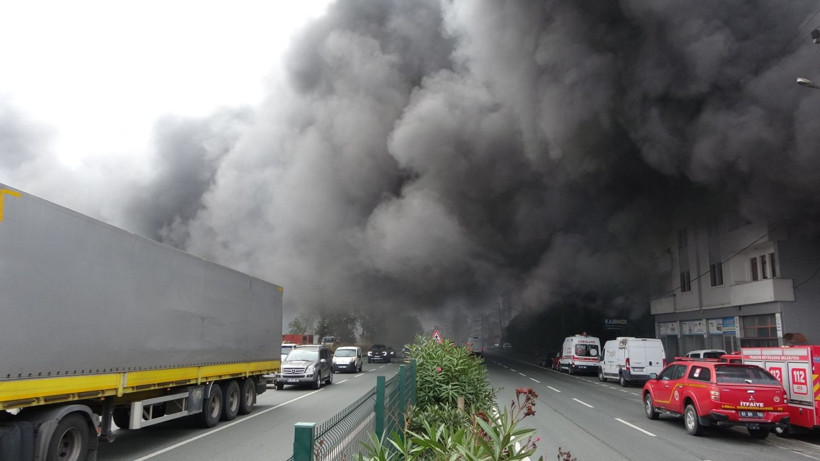 Dumanlar gökyüzünü kapladı, trafik tek şeride düşürüldü - Resim: 10