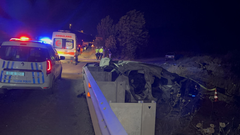 Ters şeride giren otomobil tankerle çarpışıp şarampole yuvarlandı: 1 ölü, 2 yaralı - Resim : 1