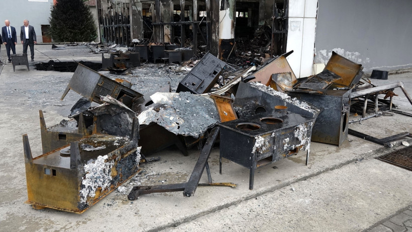 Trabzon’da alışveriş merkezi kül oldu - Resim : 1