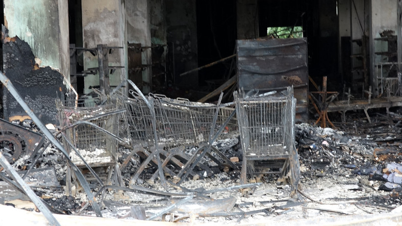 Trabzon’da alışveriş merkezi kül oldu - Resim : 2