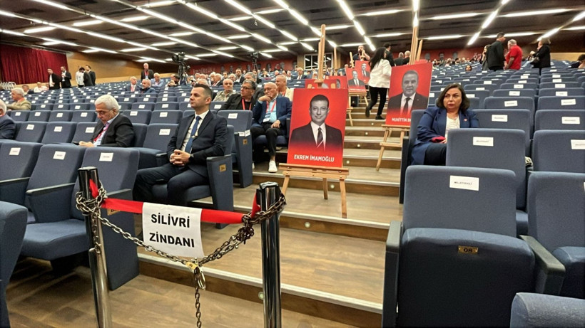 Kurultay salonundan dikkat çeken kareler - Resim: 9