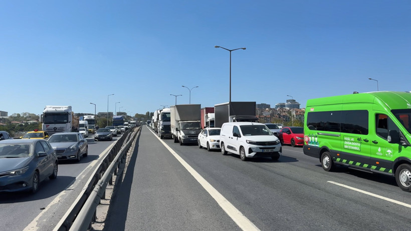 TEM'de feci kaza: Savrulan minibüs, tekerlekli sandalyedeki adama çarptı - Resim : 2