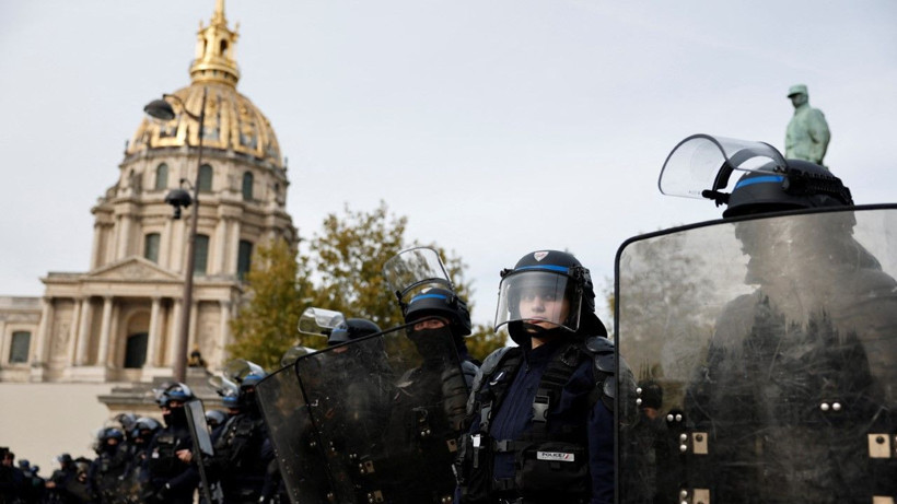 Kemer sıkma isyanı: Yüz binler sokaklara indi - Resim: 1