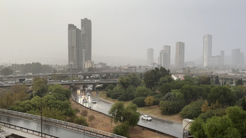 İzmir’de kurak yazın ardından yağmur etkili oldu - Resim : 1
