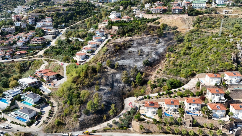 Alevler villalara dayandı - Resim: 3
