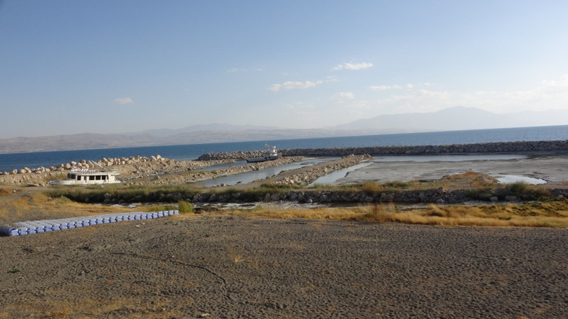 Van Gölü'nde geri dönüşü zor süreç: Çekilme 3 kilometreye ulaştı - Resim : 1