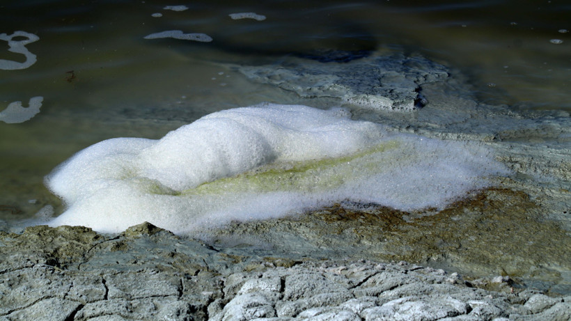 Burdur Gölü'ndeki köpüklenme endişelendirdi - Resim : 2