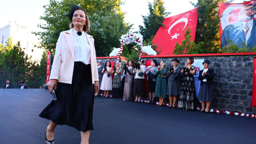 Cumhuriyet zarafeti… 70’inden sonra podyuma çıktılar - Resim: 9