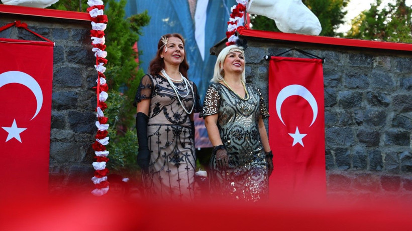 Cumhuriyet zarafeti… 70’inden sonra podyuma çıktılar - Resim: 10