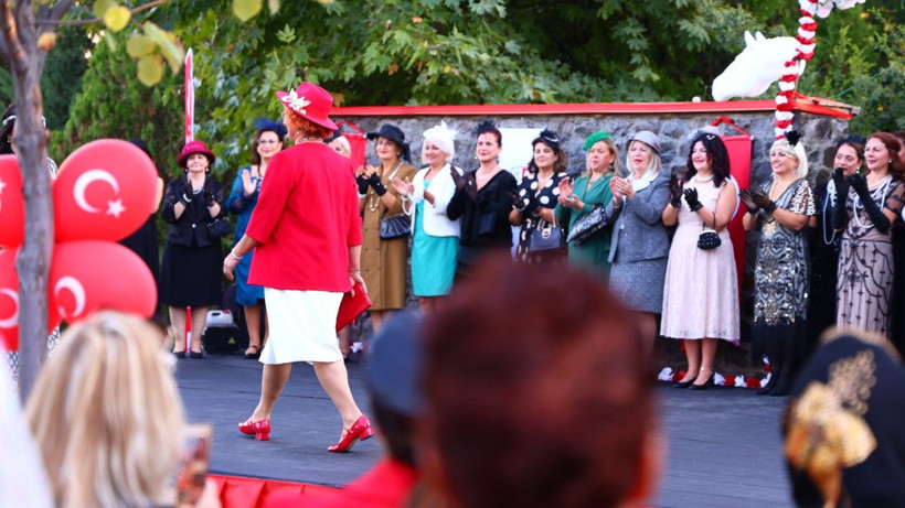 Cumhuriyet zarafeti… 70’inden sonra podyuma çıktılar - Resim: 17