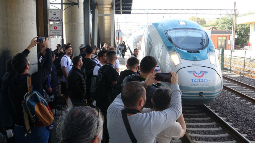 Süper Lig ekibi deplasmana trenle gitti! - Resim: 6