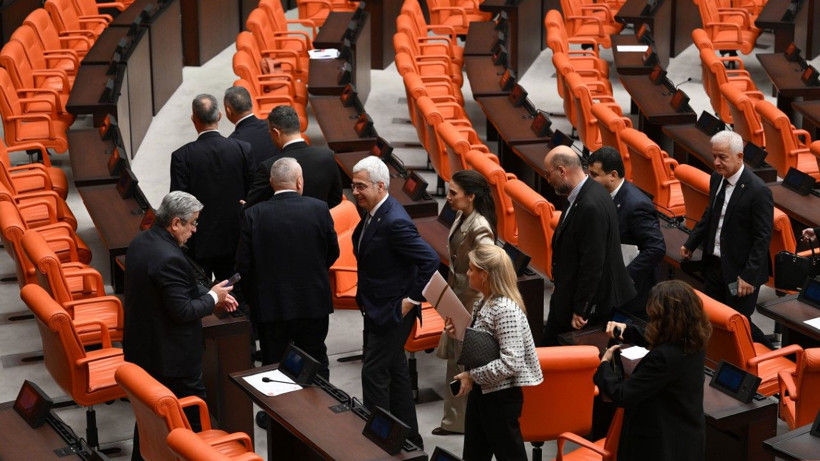 Meclis’te bir garip seçim: Vekiller, Genel Kurulu terk etti - Resim: 1