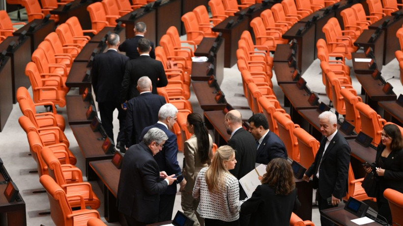 Meclis’te bir garip seçim: Vekiller, Genel Kurulu terk etti - Resim: 2