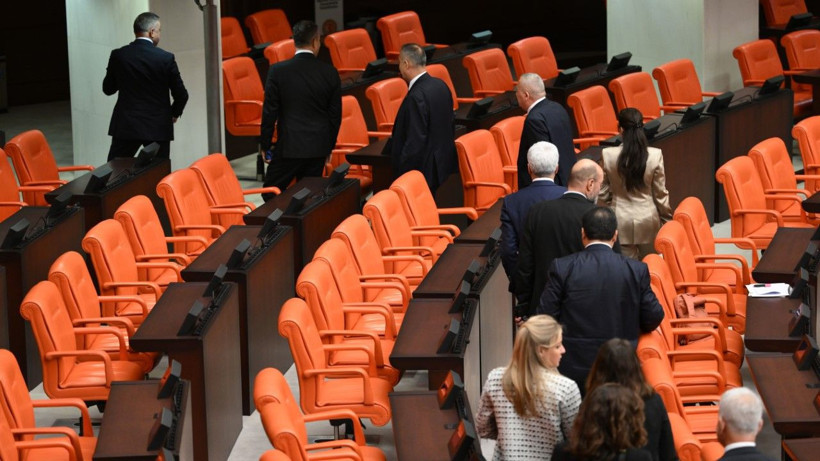 Meclis’te bir garip seçim: Vekiller, Genel Kurulu terk etti - Resim: 5