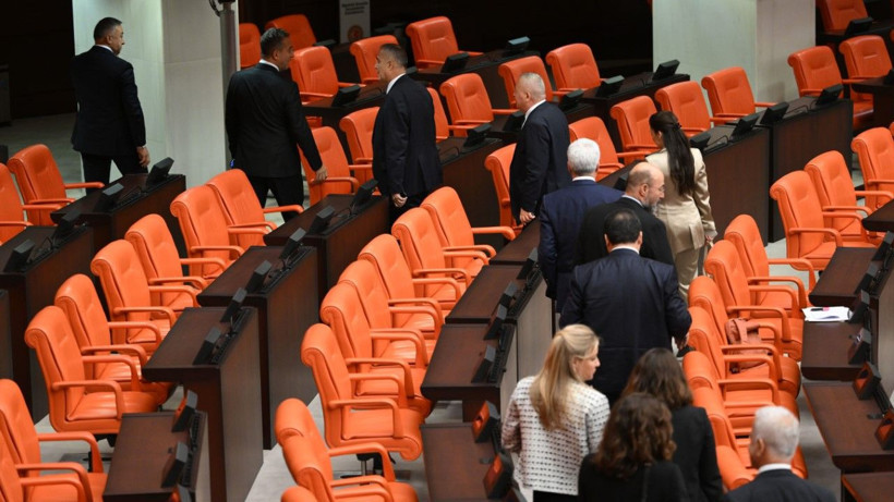 Meclis’te bir garip seçim: Vekiller, Genel Kurulu terk etti - Resim: 6