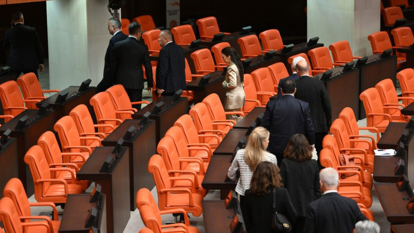 Meclis’te bir garip seçim: Vekiller, Genel Kurulu terk etti - Resim: 7