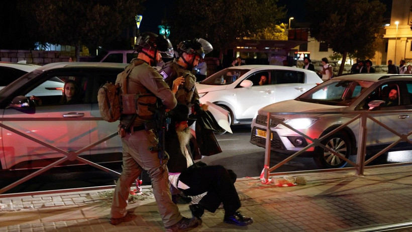 Askerlik karşıtı eylemde sokaklar karıştı - Resim: 1