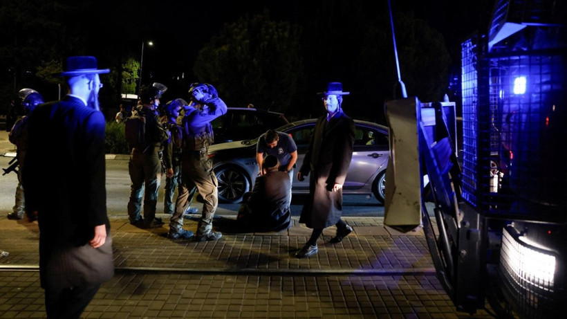 Askerlik karşıtı eylemde sokaklar karıştı - Resim: 6