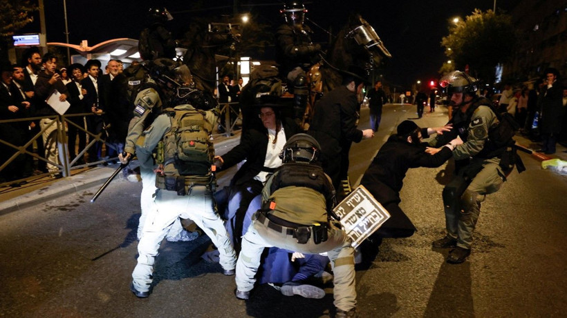 Askerlik karşıtı eylemde sokaklar karıştı - Resim: 7