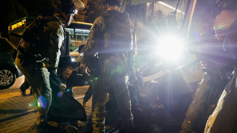 Askerlik karşıtı eylemde sokaklar karıştı - Resim: 8