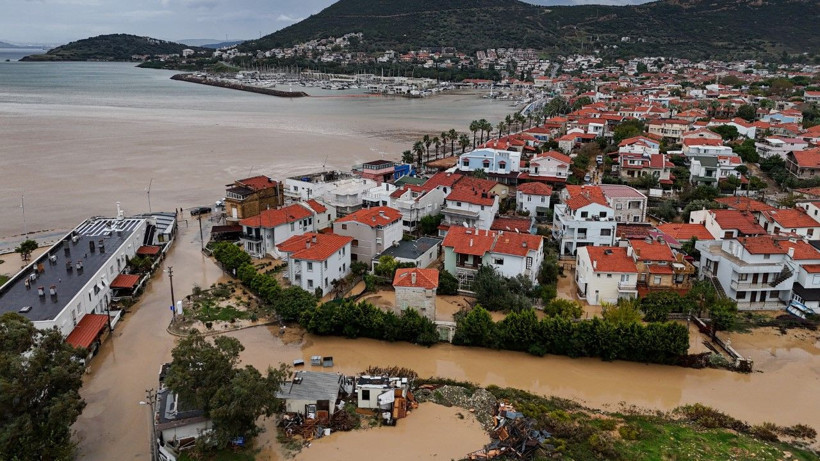 Foça’da sel felaketi: 1 kişi kayıp - Resim: 6