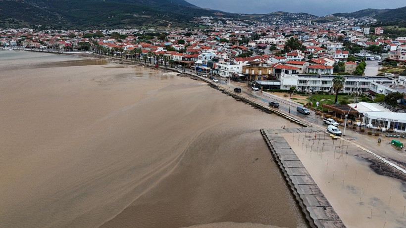 Foça’da sel felaketi: 1 kişi kayıp - Resim: 10