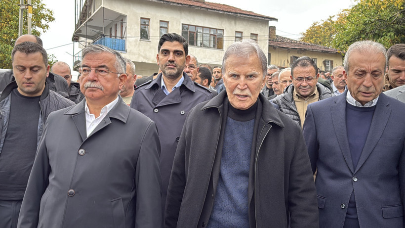 Eski TBMM Başkanı Mehmet Ali Şahin'in babası son yolculuğuna uğurlandı - Resim : 1