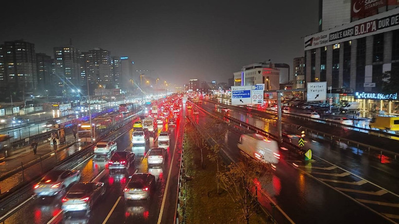 İstanbul’da beklenen sağanak başladı - Resim: 10