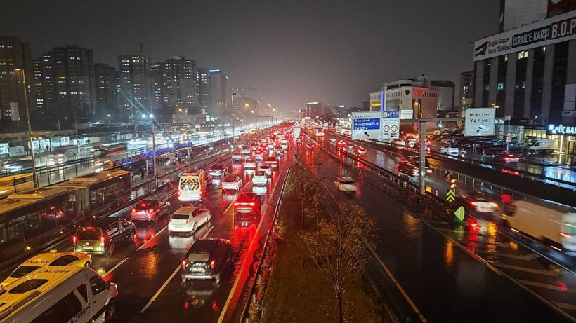 İstanbul’da beklenen sağanak başladı - Resim: 11