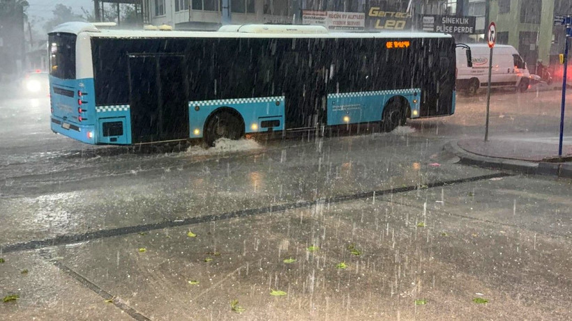 Antalya'da sağanak ve dolu hayatı felç etti - Resim: 1