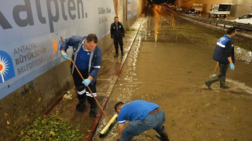 Antalya'da sağanak ve dolu hayatı felç etti - Resim: 22
