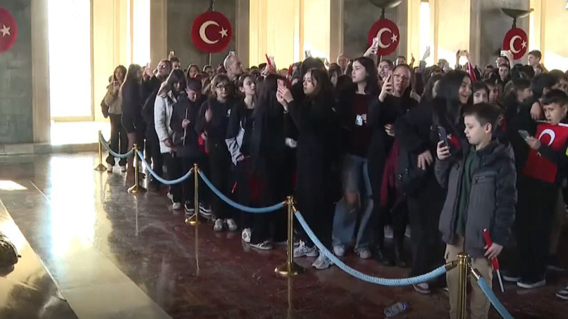 Halk Ata'sına koştu: Anıtkabir'e ziyaretçi akını - Resim: 4