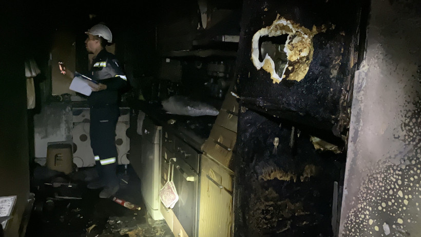 Elektrik kontağı yangına yol açtı, bina beşinci kez yandı - Resim : 1