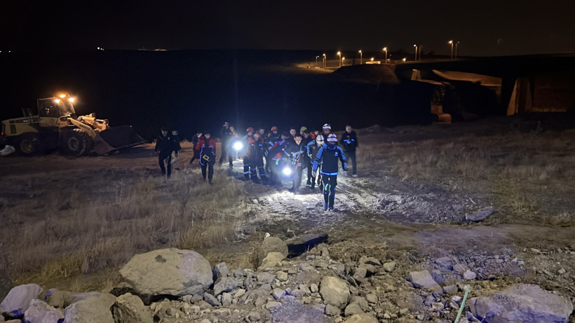 Viyadük yakınında kayboldu, otomobili uçurumda bulundu - Resim : 2