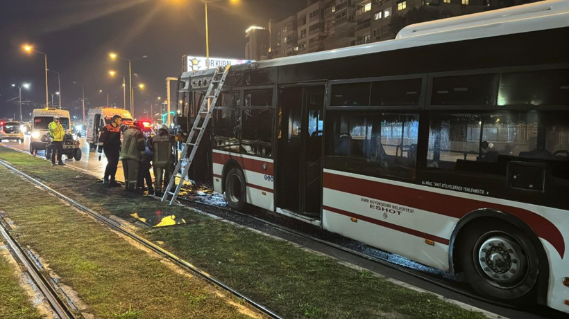 Seyir halindeki belediye otobüs yandı - Resim: 2