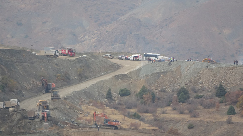 Göçükte 20 saati aştı: Şantiye müdüründen hâlâ haber yok - Resim : 1
