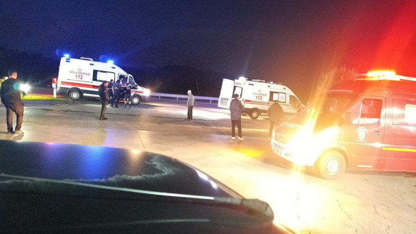 Balıkesir’de kamyonet devrildi: Koca öldü, eşi ağır yaralı - Resim : 1