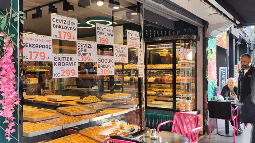 Temizlik yüzünden çekiçli saldırı: Pastanenin kapısına dayandı - Resim : 1