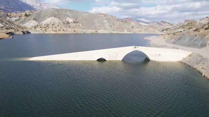 Hasankeyf’ten sonra bir tarih daha su altında: 1500 yıllık köprü kayboluyor - Resim : 2