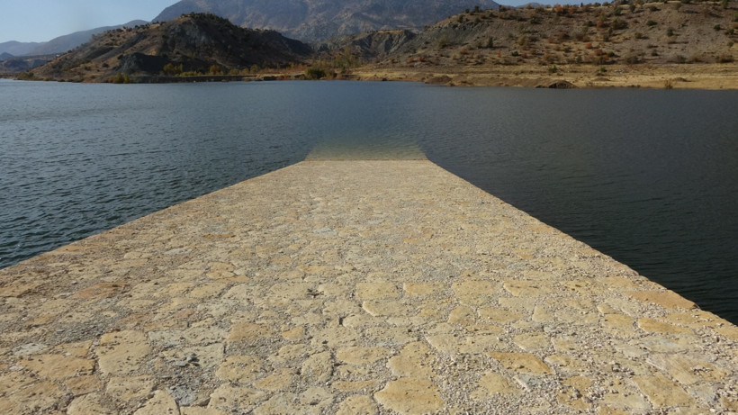 Hasankeyf’ten sonra bir tarih daha su altında: 1500 yıllık köprü kayboluyor - Resim : 1