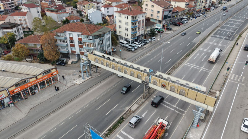 "Evim görünüyor" dedi, üst geçidi yıktırdı - Resim: 3