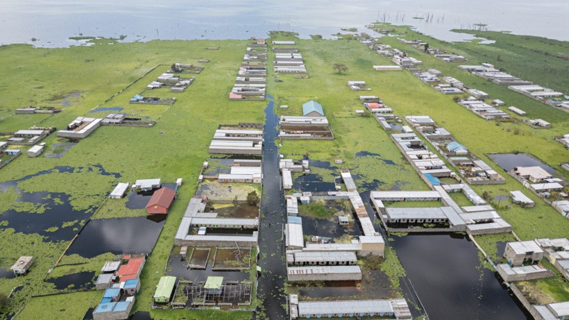 Göl taştı, onlarca ev sular altında kaldı - Resim: 1