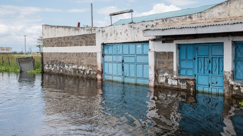 Göl taştı, onlarca ev sular altında kaldı - Resim: 5